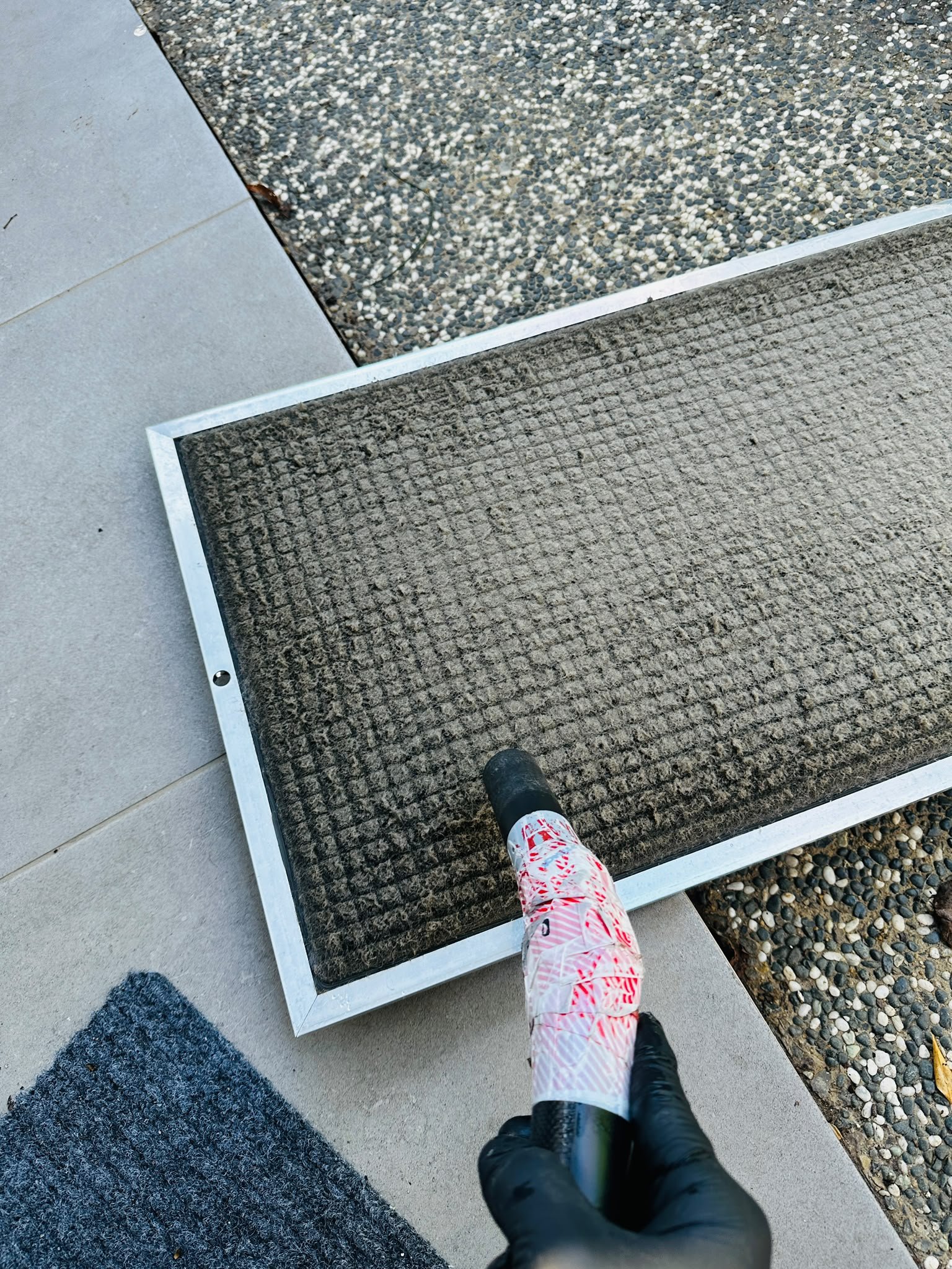 Entrance mat detail cleaning