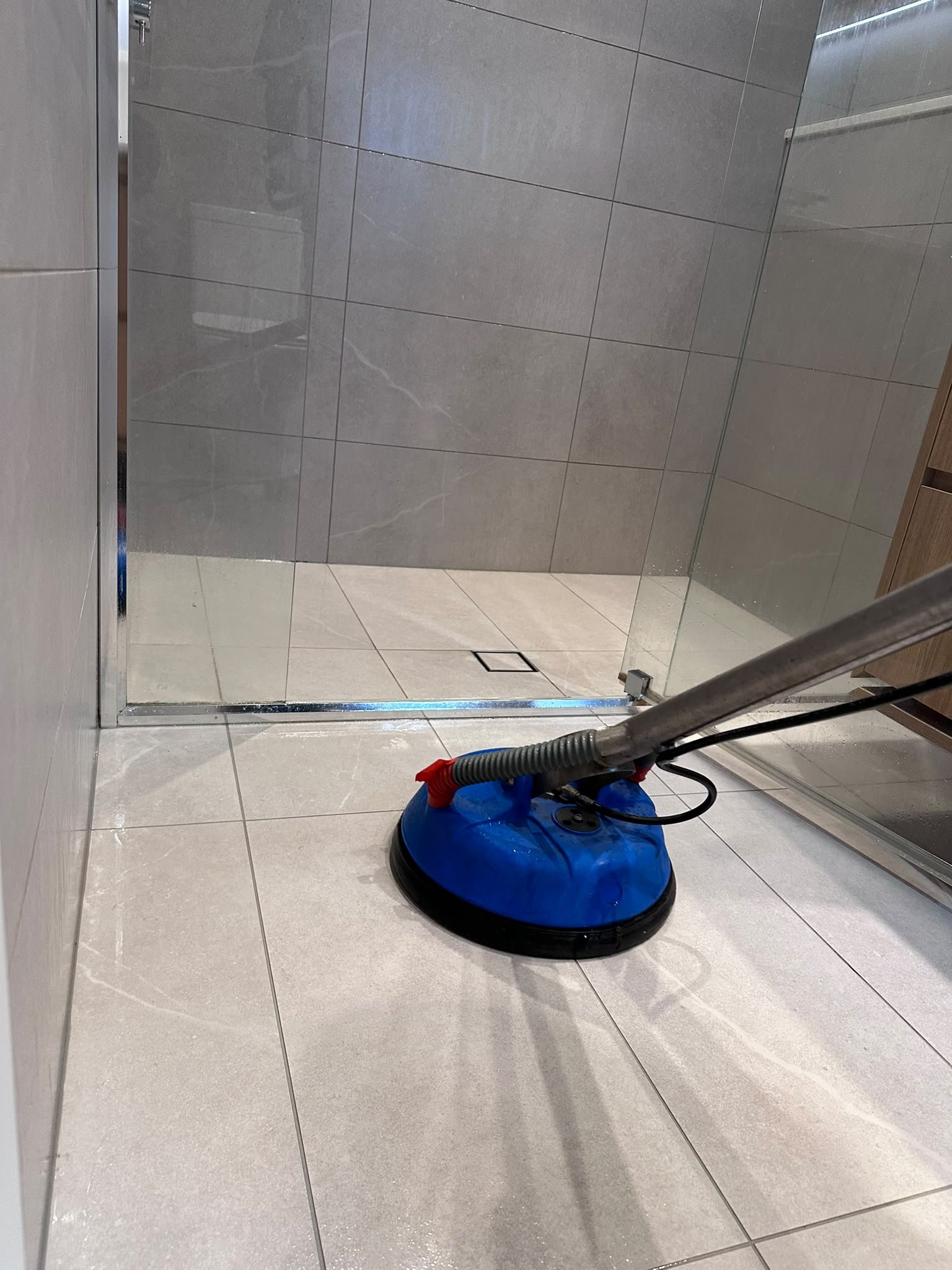 Bathroom tile cleaning